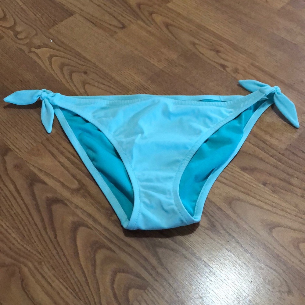 Victoria’s Secret bikini bottom. Medium, NWOT